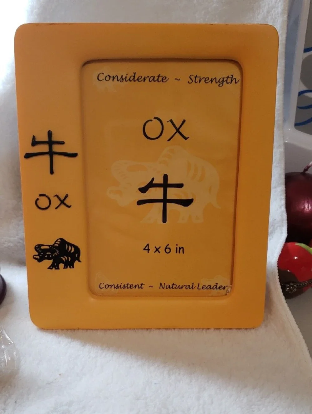 Carlton Cards Yellow Ox Decorative  1 Picture Frame N    1 Keychain N 1 statute